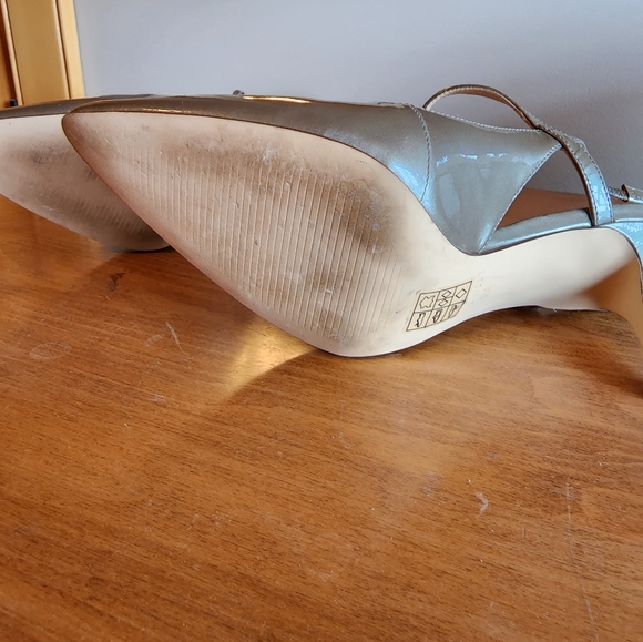 Shoe's - Picture 4 of 5